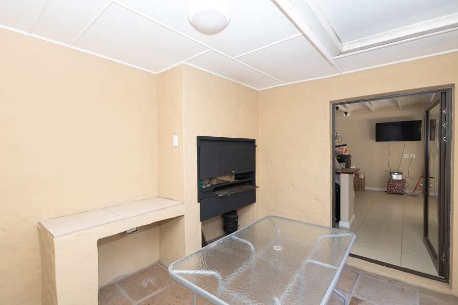 4 Bedroom Property for Sale in Flamingo Vlei Western Cape